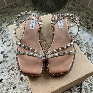 Steve Madden Skyler Tan.  Like New, Size 8.5